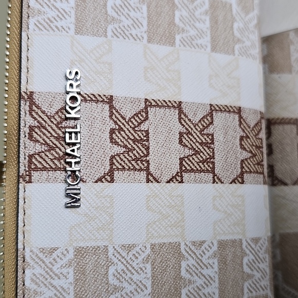 Michael Kors Jet Set Travel Continental Wristlet Signature Striped Logo (Camel) - Picture 4 of 17